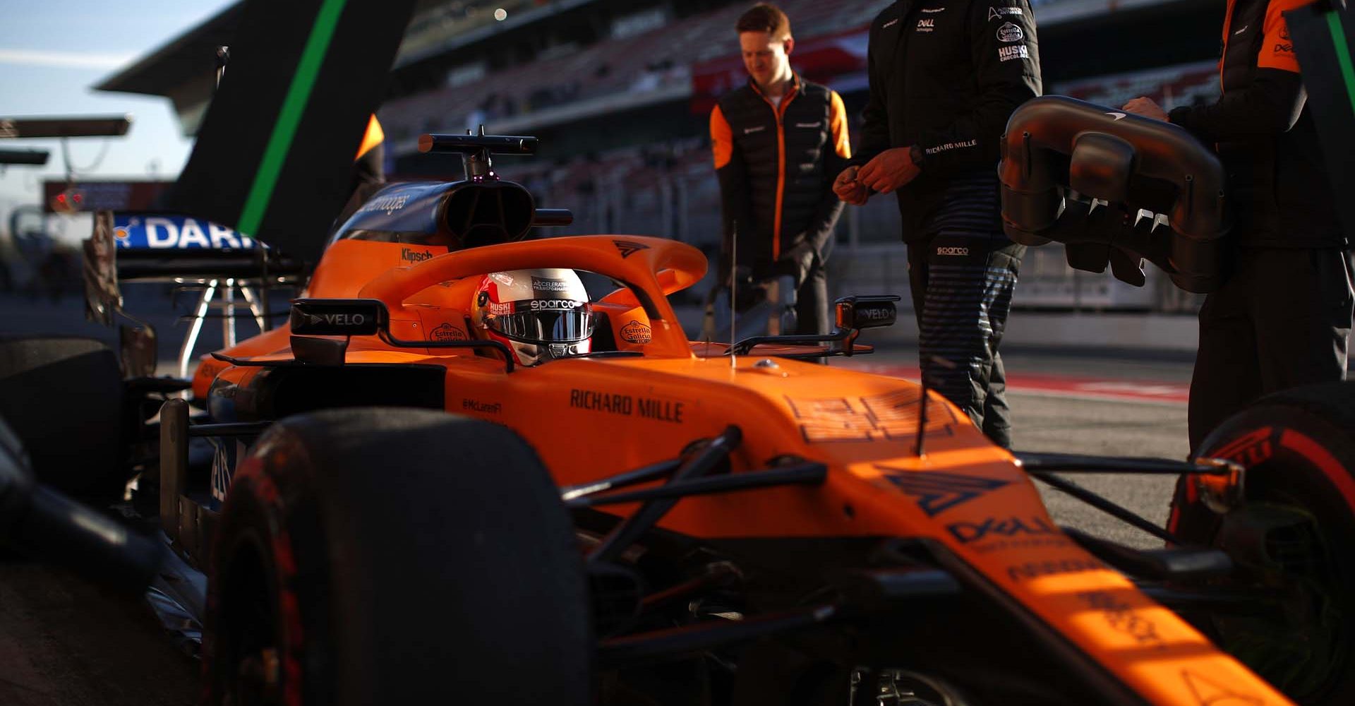 Carlos Sainz, McLaren MCL35, in his pit area