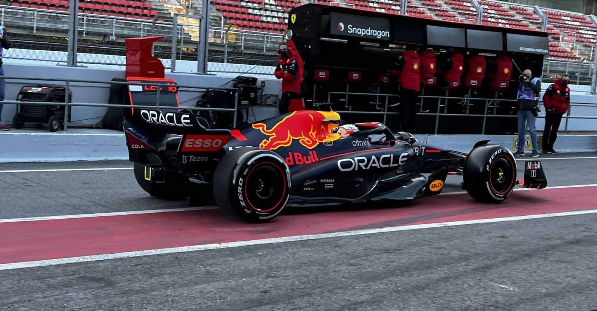 Max Verstappen, Red Bull RB18, Barcelona, test