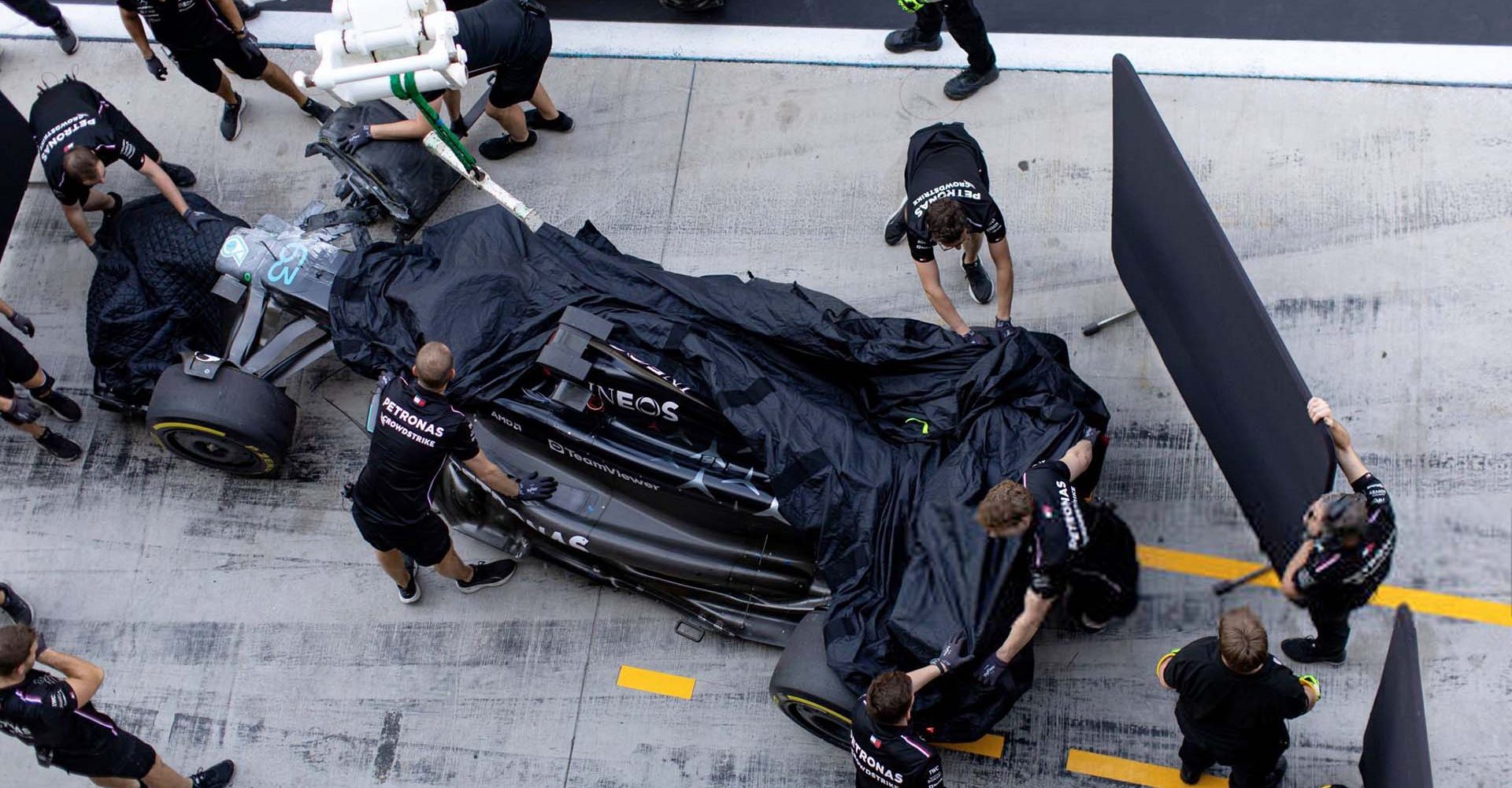 George Russell crash Mercedes Abu Dhabi Test