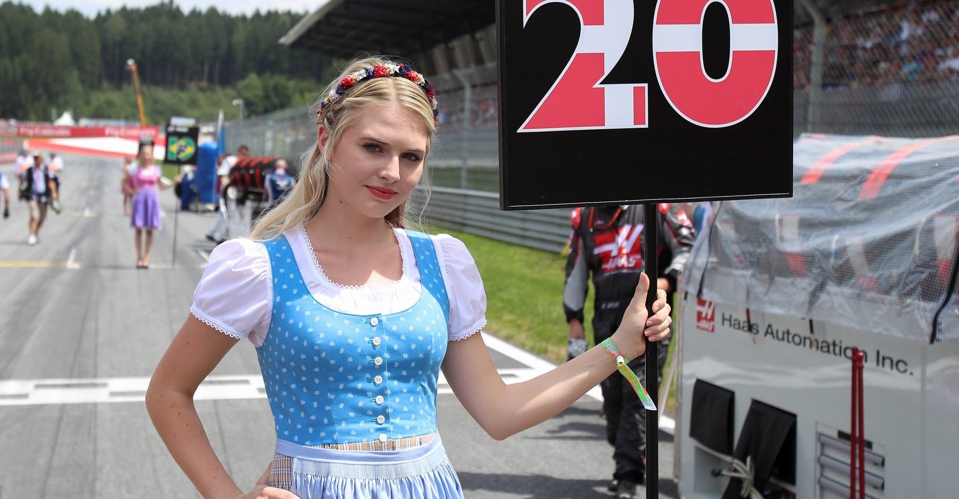 SPIELBERG,AUSTRIA,09.JUL.17 - MOTORSPORTS, FORMULA 1 - Grand Prix of Austria, Red Bull Ring. Image shows a Formula Una. Photo: GEPA pictures/ Christian Walgram - For editorial use only. Image is free of charge., girl grid girl