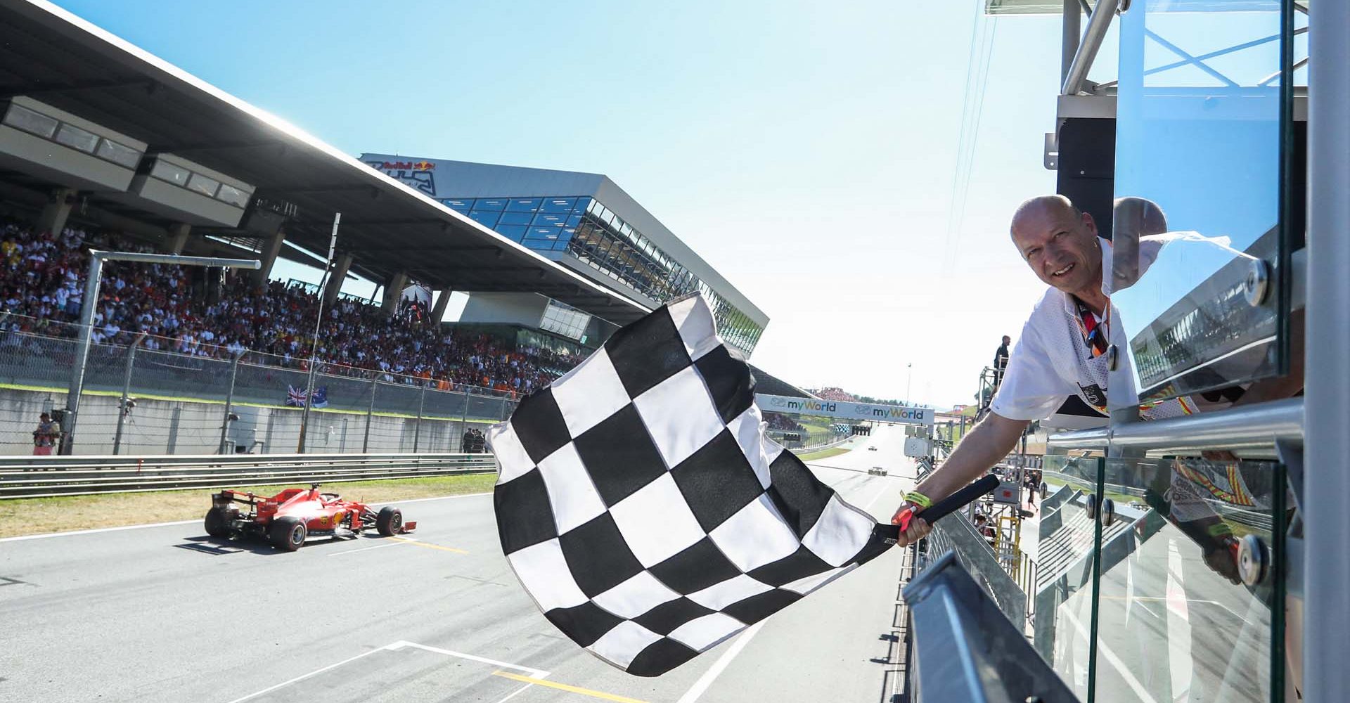 SPIELBERG,AUSTRIA,30.JUN.19 - MOTORSPORTS, FORMULA 1 - Grand Prix of Austria, Red Bull Ring. Image shows Sebastian Vettel (GER/ Ferrari) and the superfan. Photo: GEPA pictures/ Daniel Goetzhaber - For editorial use only. Image is free of charge.