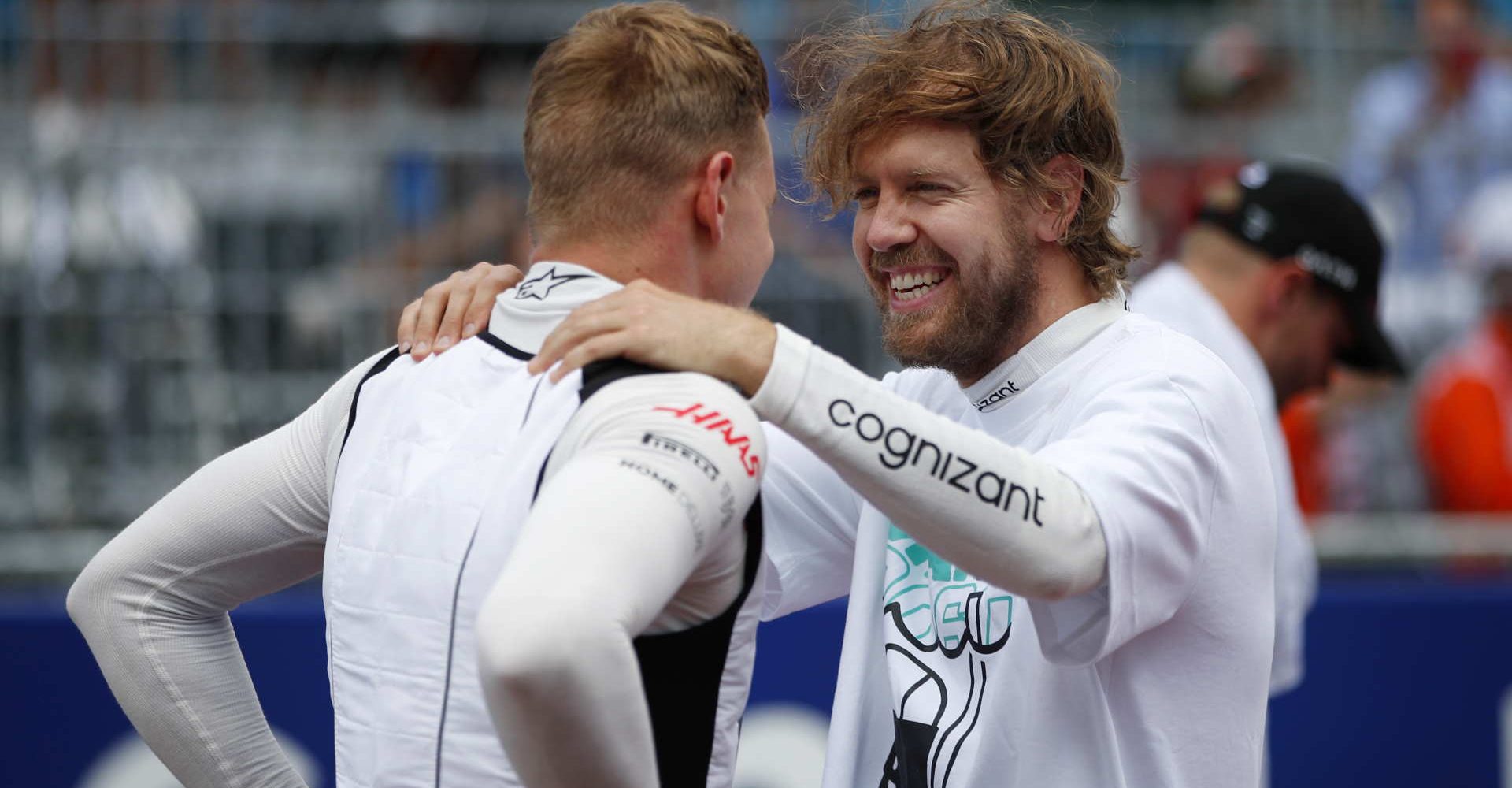 Mick Schumacher, Haas F1 Team, and Sebastian Vettel, Aston Martin, on the grid