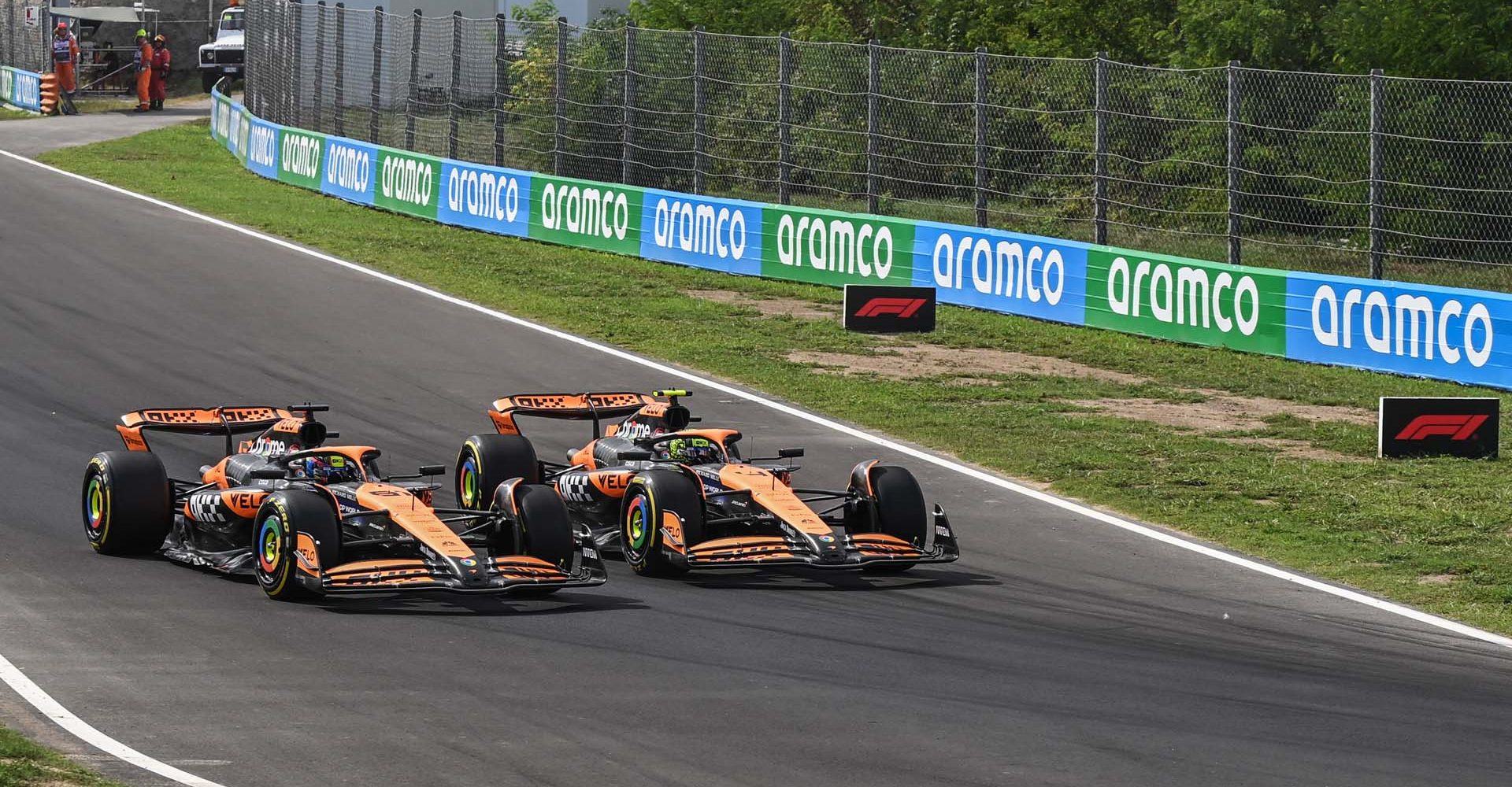 Lando Norris, McLaren MCL38 battles with Oscar Piastri, McLaren MCL38