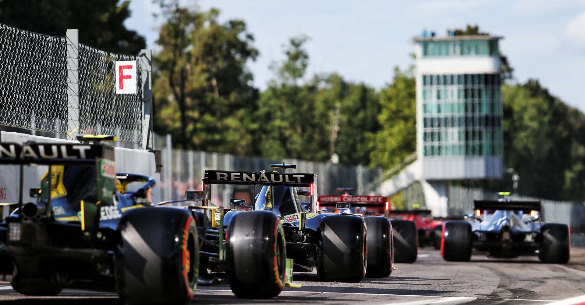 Daniel Ricciardo (AUS) Renault F1 Team RS19 and Nico Hulkenberg (GER) Renault F1 Team RS19.
Italian Grand Prix, Saturday 7th September 2019. Monza Italy.