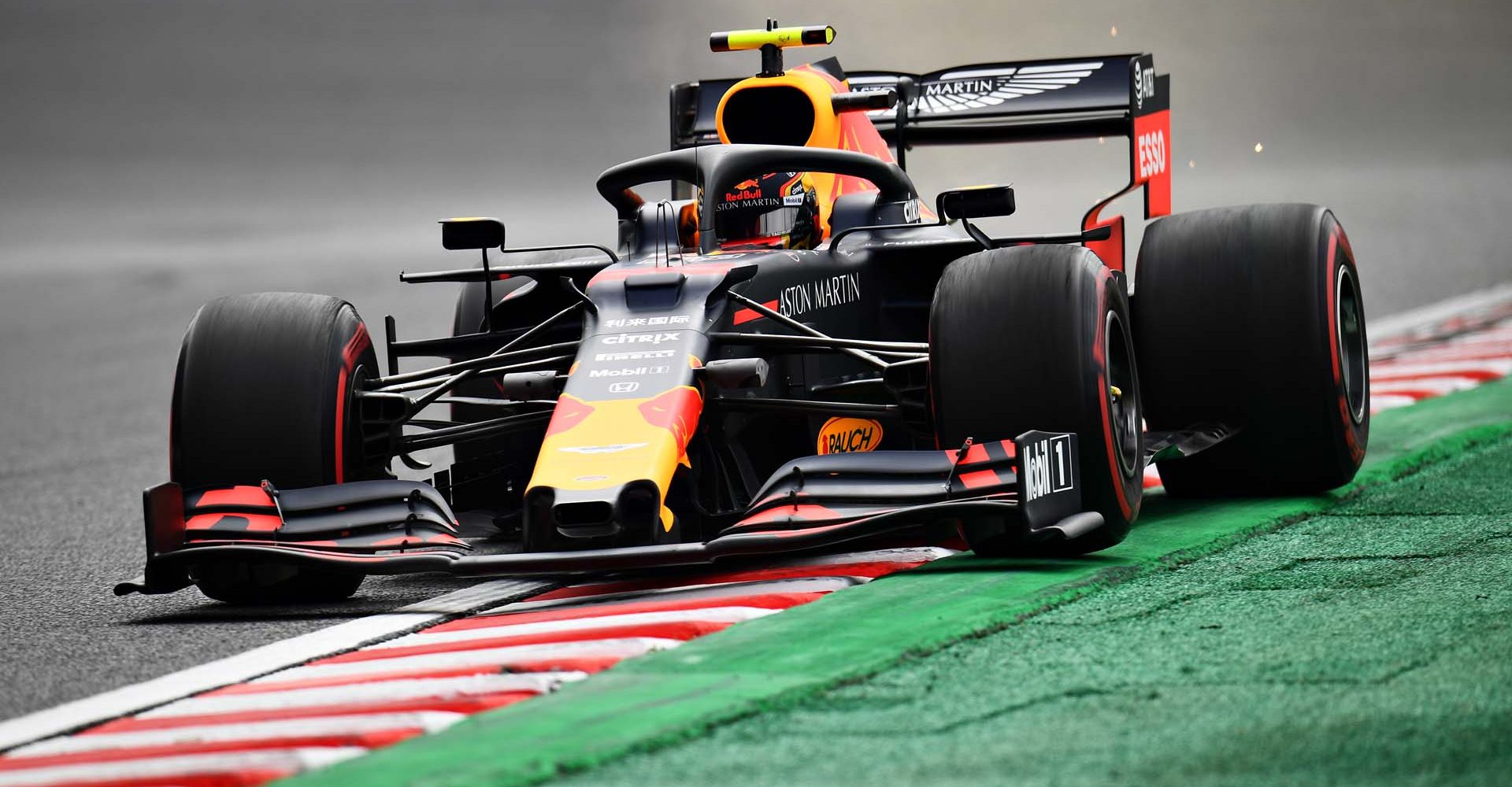 SUZUKA, JAPAN - OCTOBER 11: Alexander Albon of Thailand driving the (23) Aston Martin Red Bull Racing RB15 on track during practice for the F1 Grand Prix of Japan at Suzuka Circuit on October 11, 2019 in Suzuka, Japan. (Photo by Clive Mason/Getty Images) // Getty Images / Red Bull Content Pool  // AP-21U9FQQFW1W11 // Usage for editorial use only //