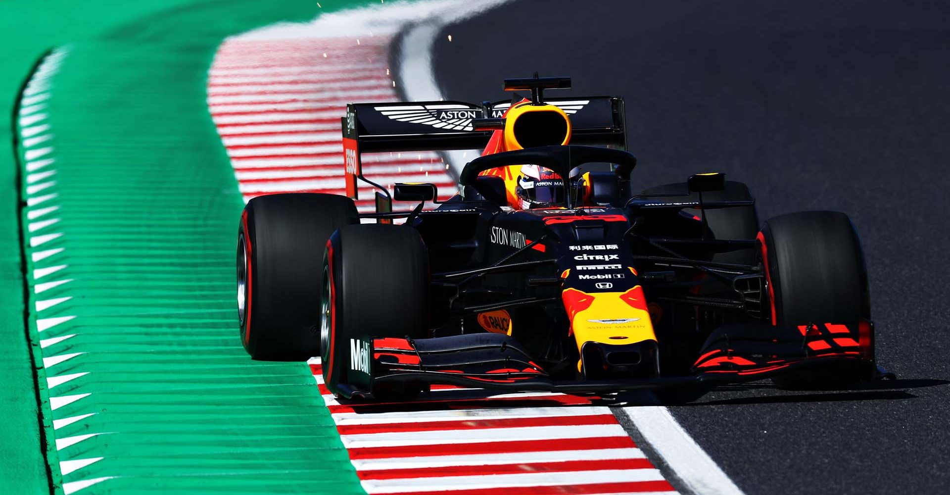 SUZUKA, JAPAN - OCTOBER 13: Max Verstappen of the Netherlands driving the (33) Aston Martin Red Bull Racing RB15 on track during qualifying for the F1 Grand Prix of Japan at Suzuka Circuit on October 13, 2019 in Suzuka, Japan. (Photo by Mark Thompson/Getty Images) // Getty Images / Red Bull Content Pool  // AP-21UXYQZV91W11 // Usage for editorial use only //