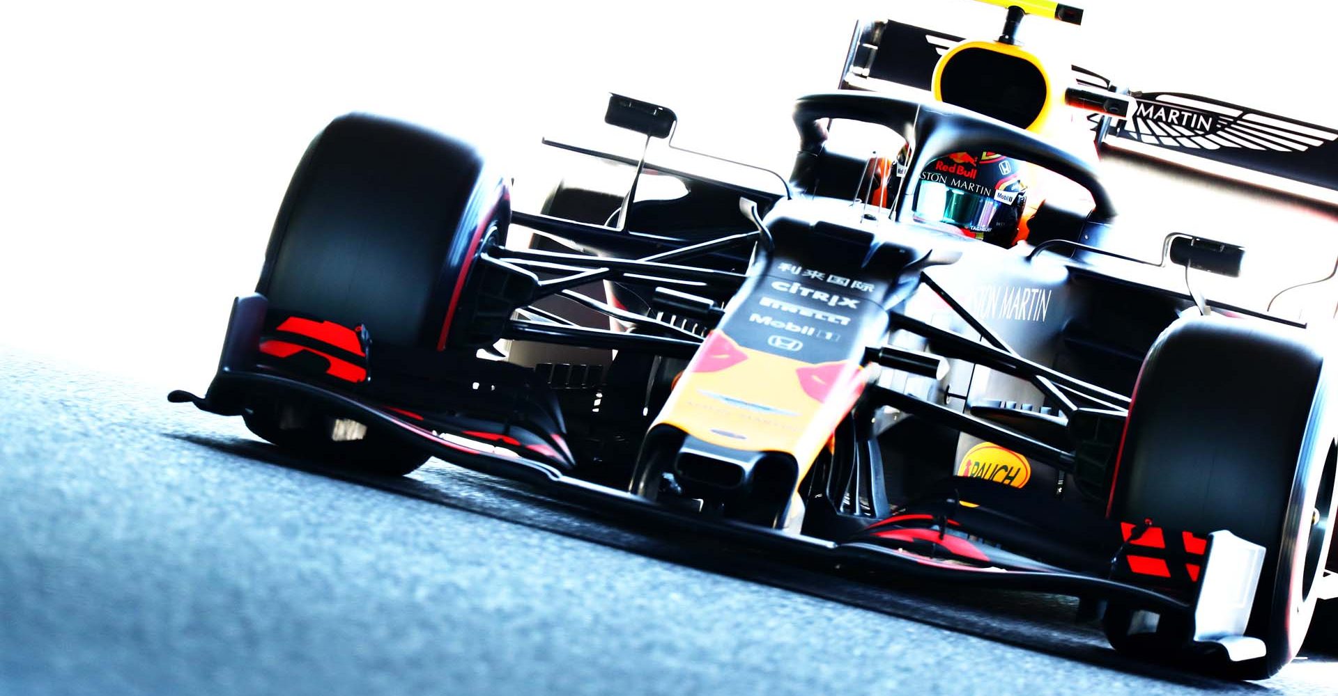 SUZUKA, JAPAN - OCTOBER 13: Alexander Albon of Thailand driving the (23) Aston Martin Red Bull Racing RB15 on track during qualifying for the F1 Grand Prix of Japan at Suzuka Circuit on October 13, 2019 in Suzuka, Japan. (Photo by Dan Istitene/Getty Images) // Getty Images / Red Bull Content Pool  // AP-21UYBMGR12111 // Usage for editorial use only //