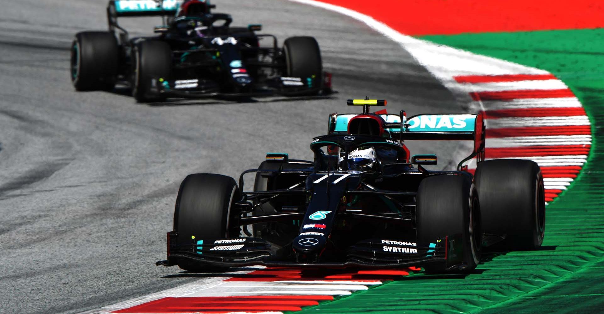 2020 Austrian Grand Prix, Sunday - LAT Images Valtteri Bottas Lewis Hamilton Mercedes