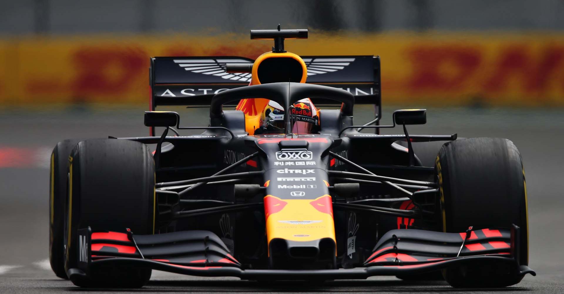 MEXICO CITY, MEXICO - OCTOBER 25: Max Verstappen of the Netherlands driving the (33) Aston Martin Red Bull Racing RB15 on track during practice for the F1 Grand Prix of Mexico at Autodromo Hermanos Rodriguez on October 25, 2019 in Mexico City, Mexico. (Photo by Charles Coates/Getty Images) // Getty Images / Red Bull Content Pool  // AP-21Z28MDF51W11 // Usage for editorial use only //