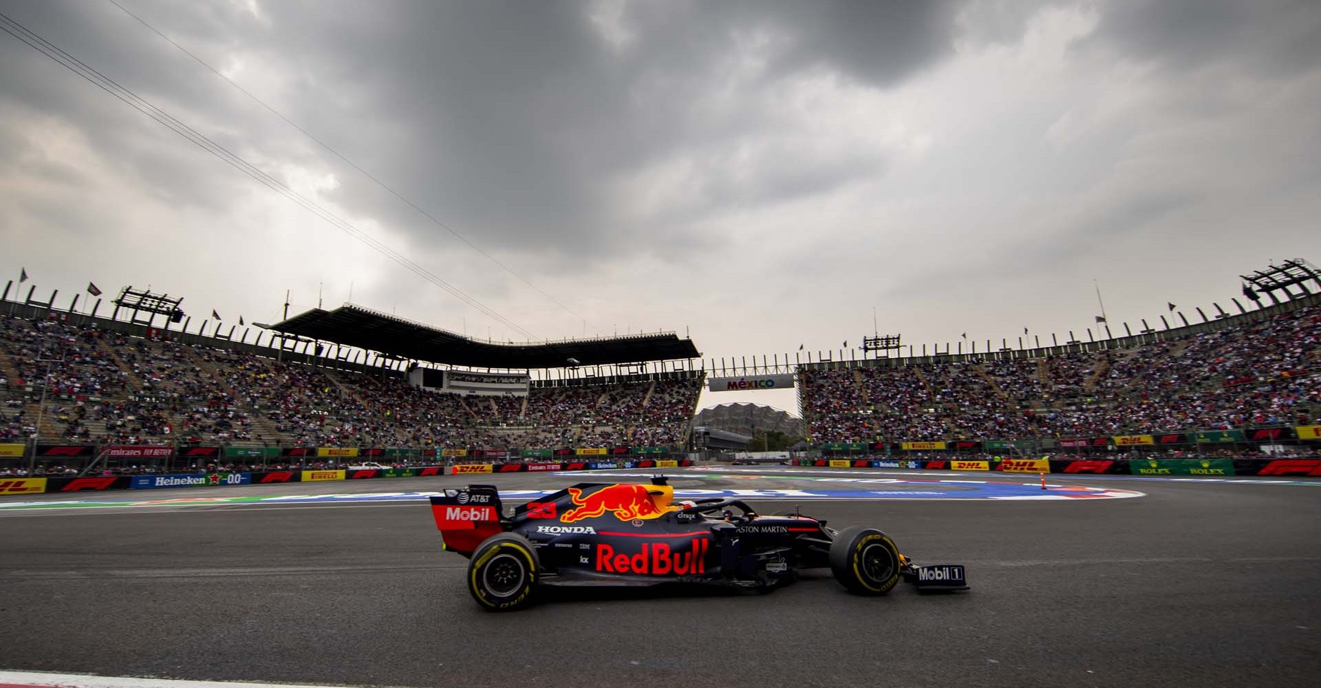 MEXICO CITY, MEXICO - OCTOBER 25: Max Verstappen of the Netherlands driving the (33) Aston Martin Red Bull Racing RB15 on track during practice for the F1 Grand Prix of Mexico at Autodromo Hermanos Rodriguez on October 25, 2019 in Mexico City, Mexico. (Photo by Mark Thompson/Getty Images) // Getty Images / Red Bull Content Pool  // AP-21Z2CR8TH1W11 // Usage for editorial use only //