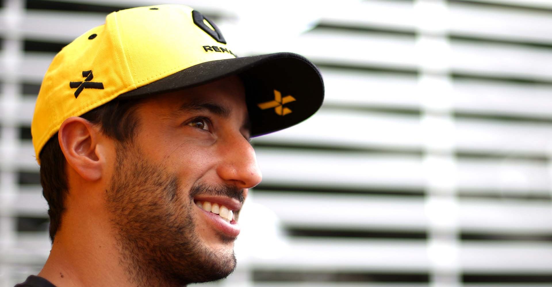 Daniel Ricciardo (AUS) Renault F1 Team with the media.
Mexican Grand Prix, Thursday 24th October 2019. Mexico City, Mexico.