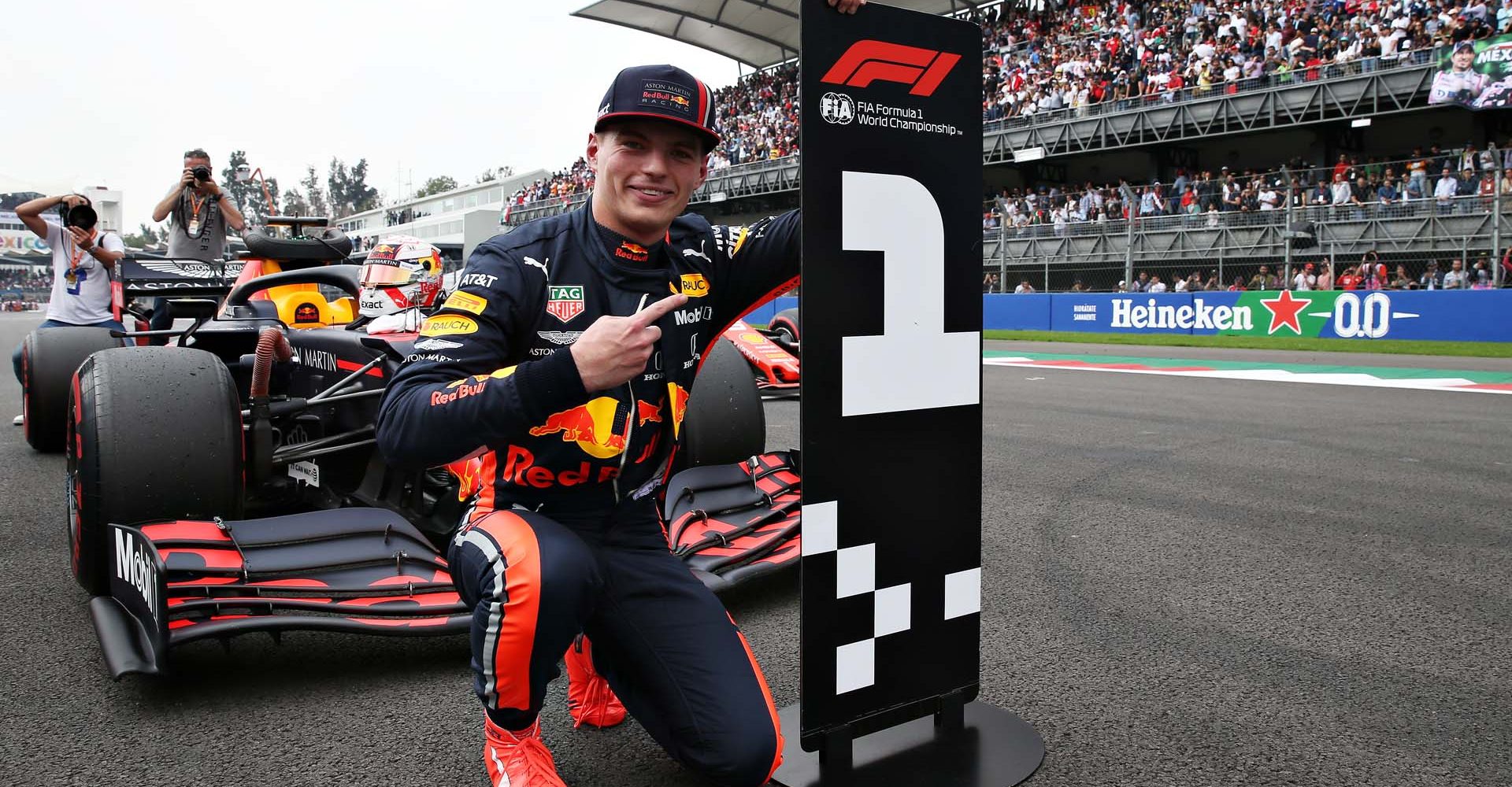 MEXICO CITY, MEXICO - OCTOBER 26: Pole position qualifier Max Verstappen of Netherlands and Red Bull Racing celebrates in parc ferme during qualifying for the F1 Grand Prix of Mexico at Autodromo Hermanos Rodriguez on October 26, 2019 in Mexico City, Mexico. (Photo by Getty Images/Getty Images) // Getty Images / Red Bull Content Pool  // AP-21ZB3HT8S1W11 // Usage for editorial use only //