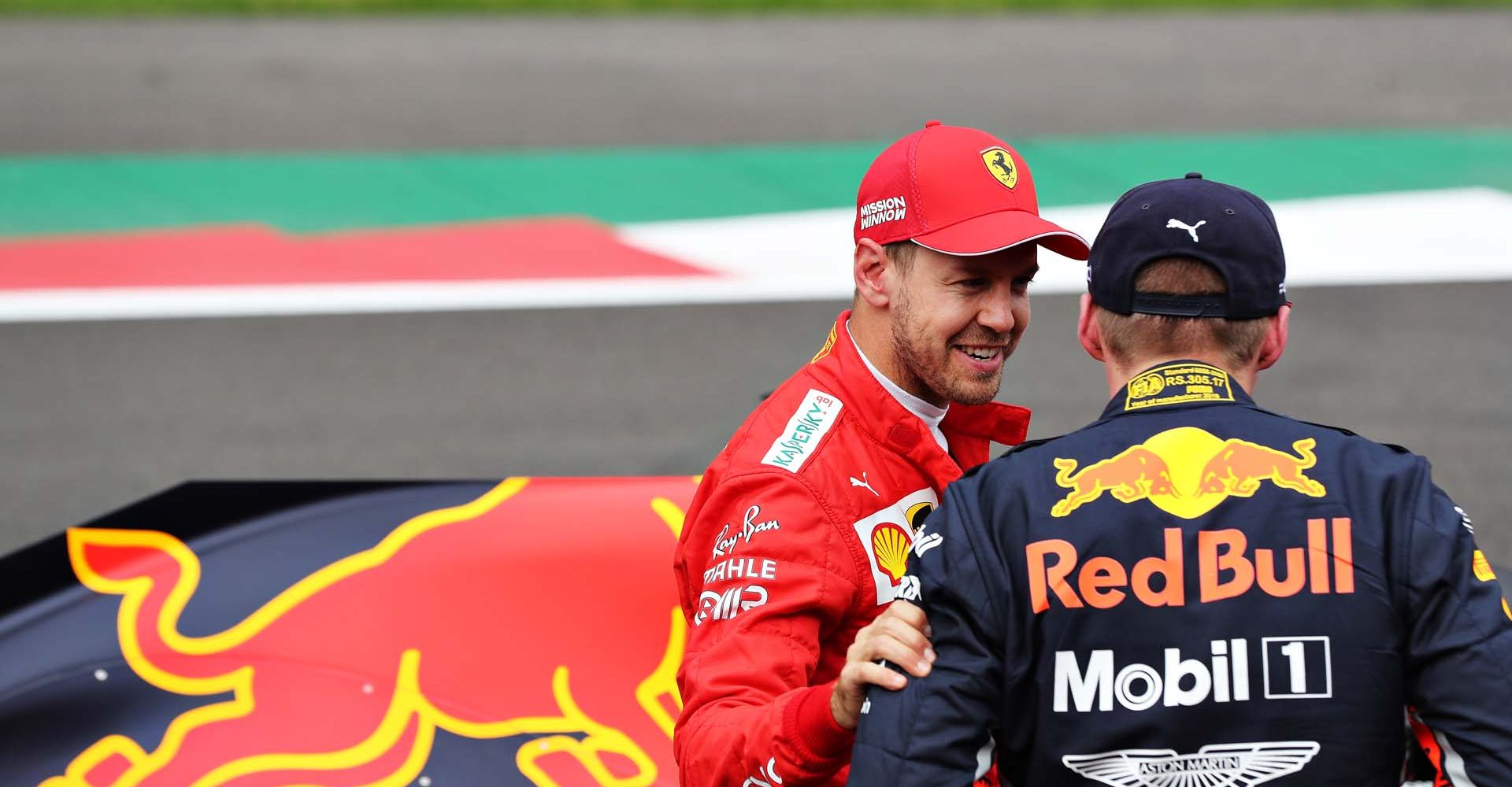 MEXICO CITY, MEXICO - OCTOBER 26: Pole position qualifier Max Verstappen of Netherlands and Red Bull Racing talks with third place qualifier Sebastian Vettel of Germany and Ferrari in parc ferme during qualifying for the F1 Grand Prix of Mexico at Autodromo Hermanos Rodriguez on October 26, 2019 in Mexico City, Mexico. (Photo by Mark Thompson/Getty Images) // Getty Images / Red Bull Content Pool  // AP-21ZBEJ7DW2111 // Usage for editorial use only //