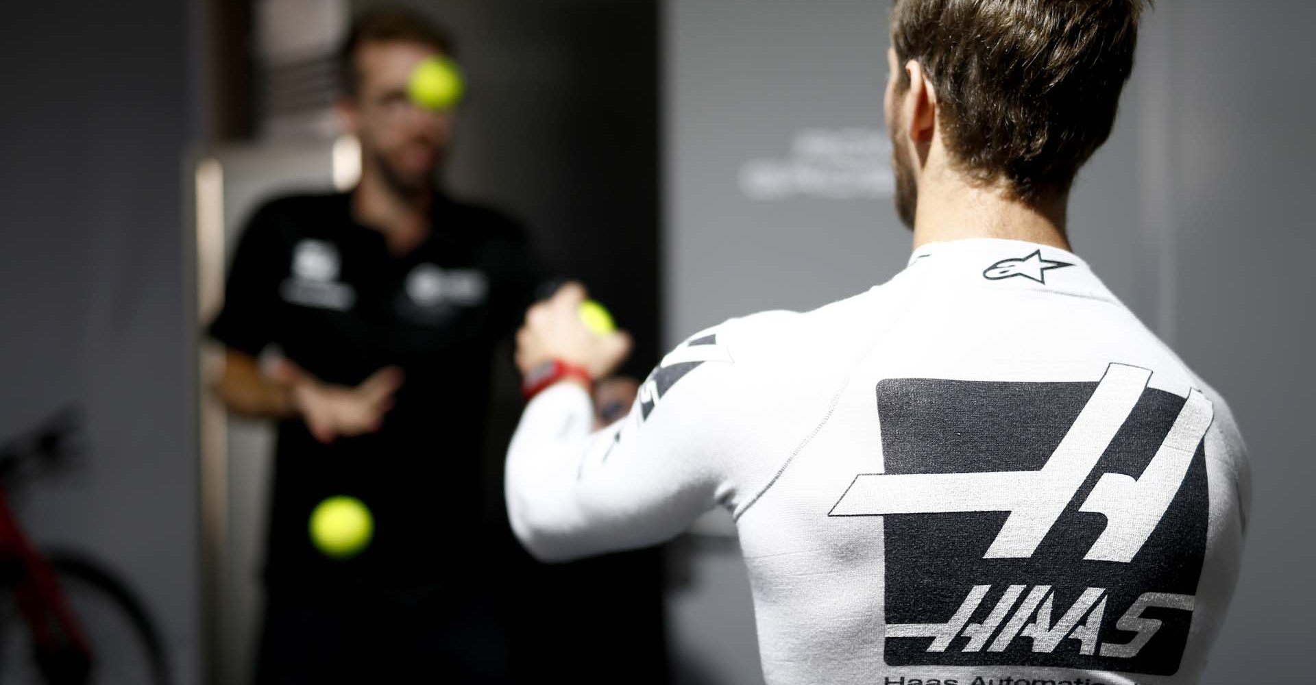 AUSTIN, TEXAS - NOVEMBER 01: Romain Grosjean, Haas F1 throwing balls with a mechanic during the 2019 Formula One United States Grand Prix at Circuit of the Americas, on November 01, 2019 in Austin, Texas, USA. (Photo by Andy Hone / LAT Images) training