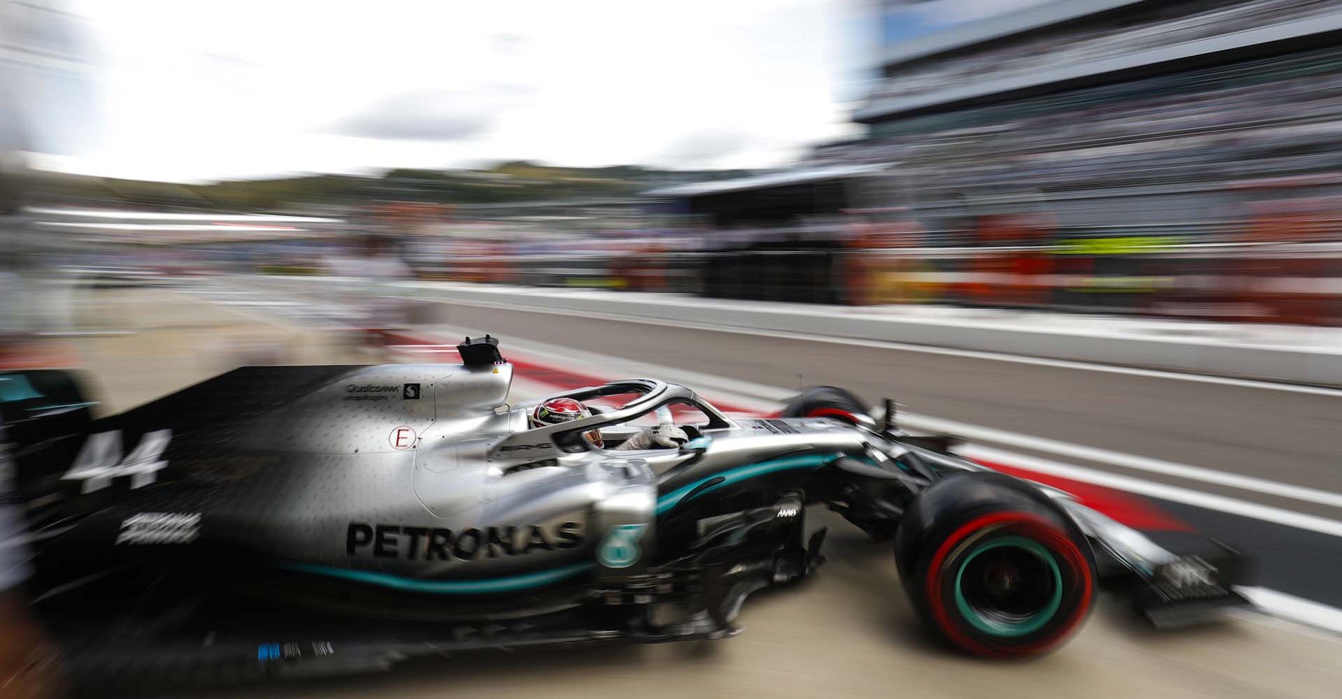 SOCHI AUTODROM, RUSSIAN FEDERATION - SEPTEMBER 28: Lewis Hamilton, Mercedes AMG F1 W10 during the Russian GP at Sochi Autodrom on September 28, 2019 in Sochi Autodrom, Russian Federation. (Photo by Zak Mauger / LAT Images)