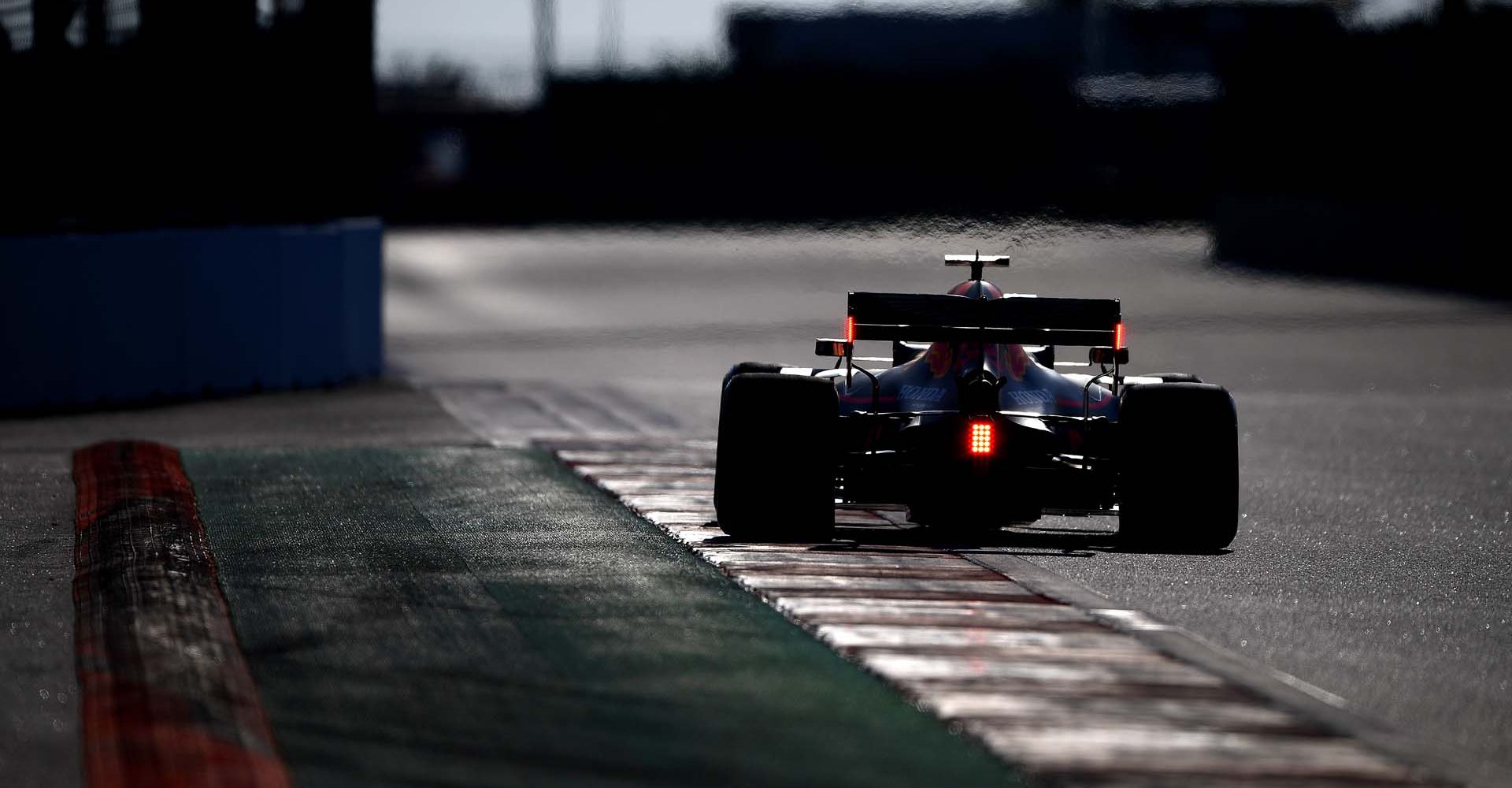 SOCHI, RUSSIA - SEPTEMBER 28: Max Verstappen of the Netherlands driving the (33) Aston Martin Red Bull Racing RB15 on track during qualifying for the F1 Grand Prix of Russia at Sochi Autodrom on September 28, 2019 in Sochi, Russia. (Photo by Clive Mason/Getty Images) // Getty Images / Red Bull Content Pool  // AP-21Q852J712111 // Usage for editorial use only //