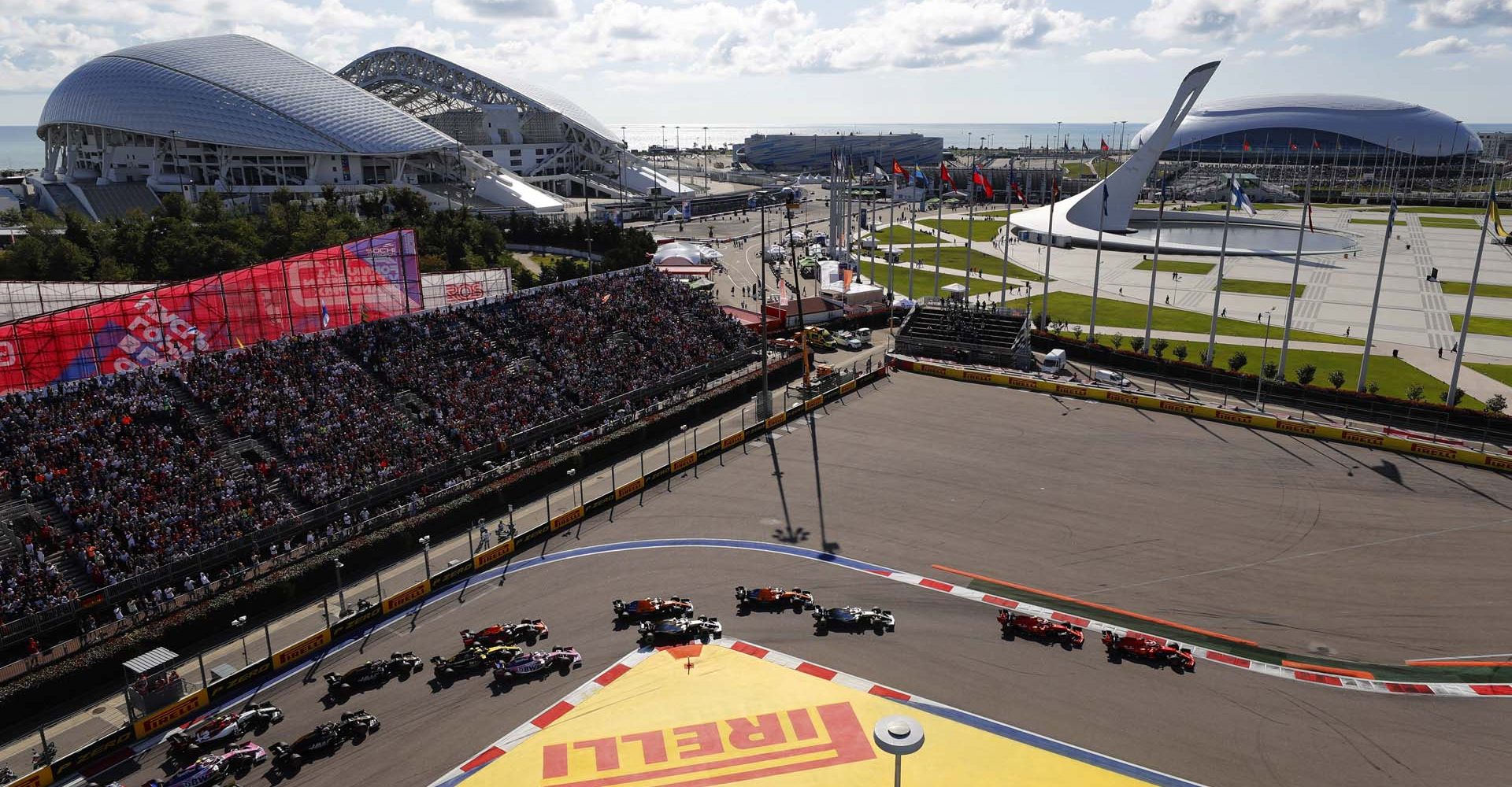 2019 Russian Grand Prix, Sunday - LAT Images Russian Grand Prix start