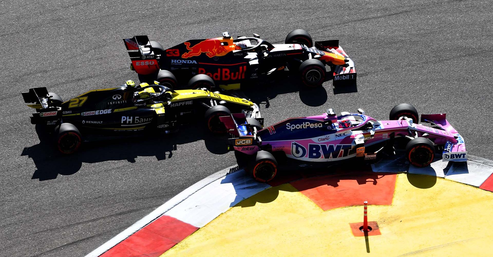 SOCHI, RUSSIA - SEPTEMBER 29: Max Verstappen of the Netherlands driving the (33) Aston Martin Red Bull Racing RB15, Nico Hulkenberg of Germany driving the (27) Renault Sport Formula One Team RS19 and Sergio Perez of Mexico driving the (11) Racing Point RP19 Mercedes battle for position at the start during the F1 Grand Prix of Russia at Sochi Autodrom on September 29, 2019 in Sochi, Russia. (Photo by Clive Mason/Getty Images) // Getty Images / Red Bull Content Pool  // AP-21QJ376ZN1W11 // Usage for editorial use only //