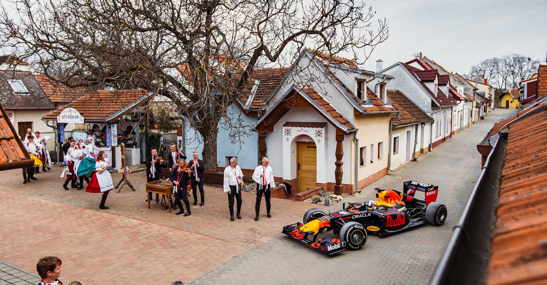 RB7 in action during the Czech & Slovak F1 Road Trip in Nechory, Czech Republic on April 22, 2021. // SI202106140864 // Usage for editorial use only //