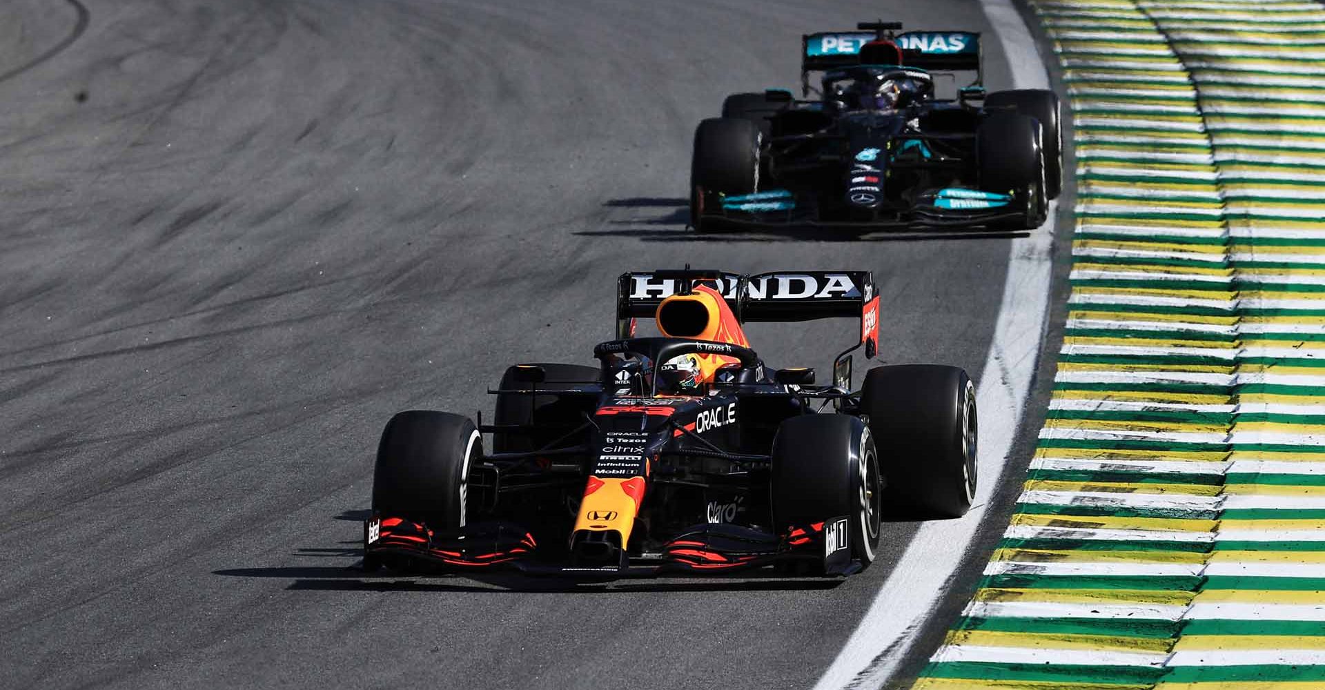 SAO PAULO, BRAZIL - NOVEMBER 14: Max Verstappen of the Netherlands driving the (33) Red Bull Racing RB16B Honda leads Lewis Hamilton of Great Britain driving the (44) Mercedes AMG Petronas F1 Team Mercedes W12 during the F1 Grand Prix of Brazil at Autodromo Jose Carlos Pace on November 14, 2021 in Sao Paulo, Brazil. (Photo by Buda Mendes/Getty Images)