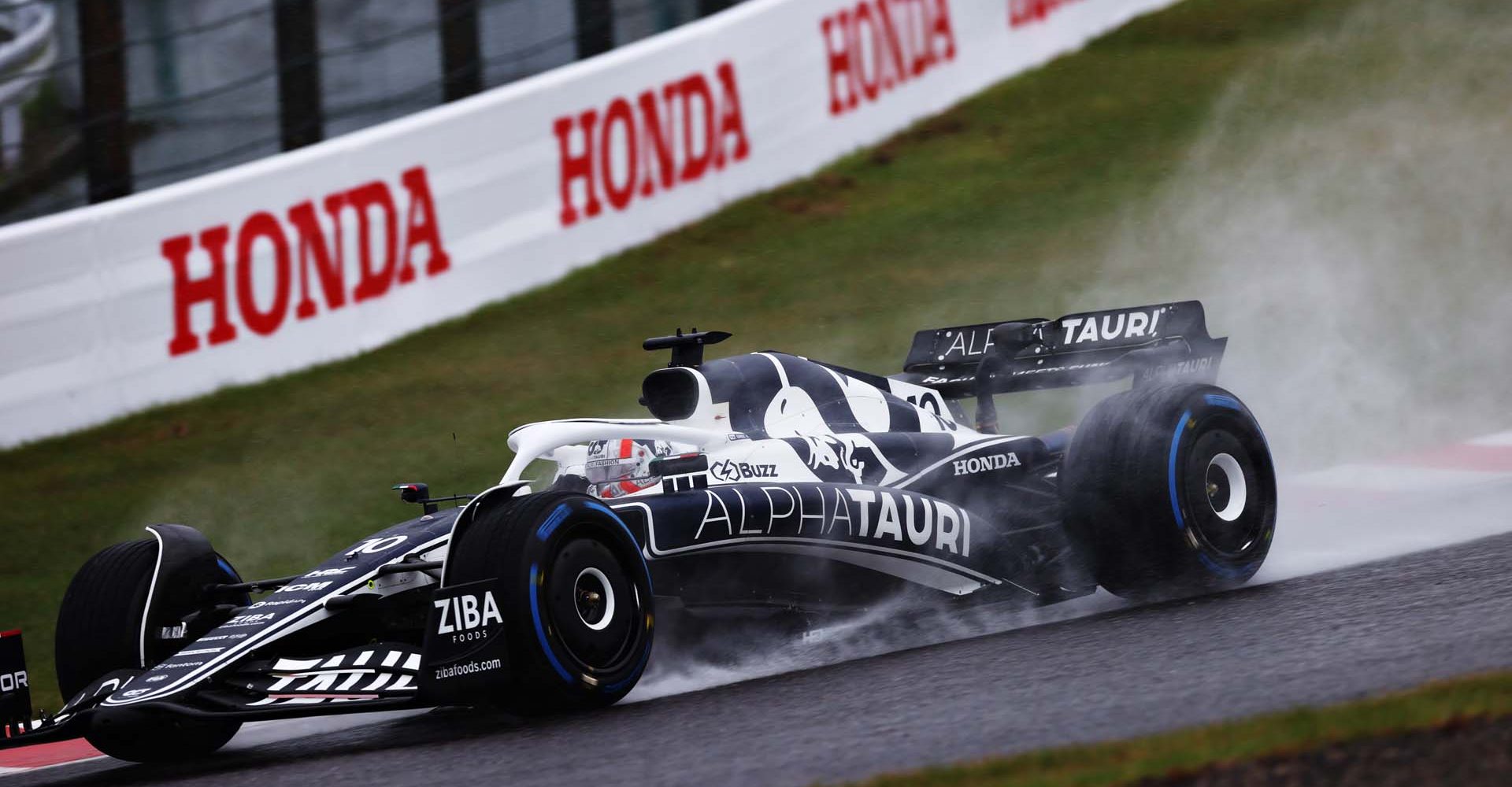 SUZUKA, JAPAN - OCTOBER 09: Pierre Gasly of France driving the (10) Scuderia AlphaTauri AT03 on track during the F1 Grand Prix of Japan at Suzuka International Racing Course on October 09, 2022 in Suzuka, Japan. (Photo by Peter Fox/Getty Images)