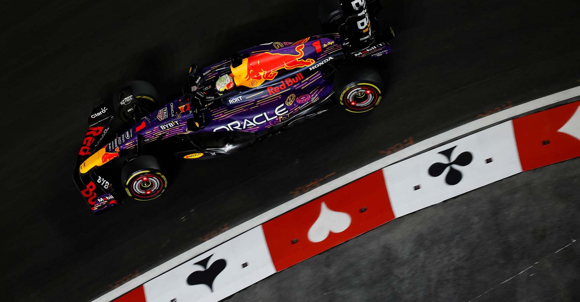 LAS VEGAS, NEVADA - NOVEMBER 17: Max Verstappen of the Netherlands driving the (1) Oracle Red Bull Racing RB19 on track during practice ahead of the F1 Grand Prix of Las Vegas at Las Vegas Strip Circuit on November 17, 2023 in Las Vegas, Nevada. (Photo by Chris Graythen/Getty Images) // Getty Images / Red Bull Content Pool // SI202311170875 // Usage for editorial use only //