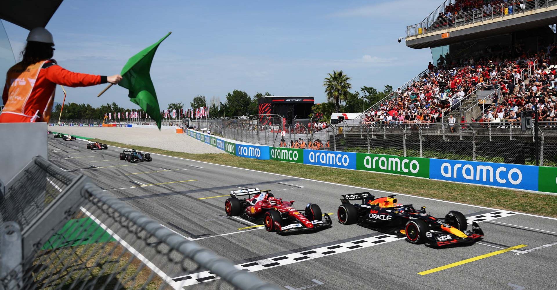 BARCELONA, SPAIN - JUNE 01: Charles Leclerc of Monaco driving the (16) Scuderia Ferrari SF-25 and Max Verstappen of the Netherlands driving the (1) Oracle Red Bull Racing RB21 battle for track position during the F1 Grand Prix of Spain at Circuit de Barcelona-Catalunya on June 01, 2025 in Barcelona, Spain. (Photo by David Ramos/Getty Images) // Getty Images / Red Bull Content Pool // SI202506010421 // Usage for editorial use only //