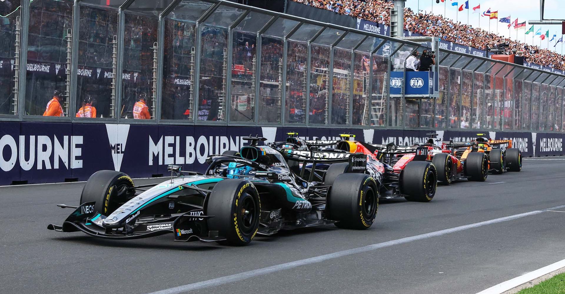 MELBOURNE, AUSTRALIA - MARCH 08: George Russell of Great Britain driving the (63) Mercedes AMG Petronas F1 Team W17 leads Isack Hadjar of France driving the (6) Oracle Red Bull Racing RB22 Red Bull Ford at the start during the F1 Grand Prix of Australia at Albert Park Grand Prix Circuit on March 08, 2026 in Melbourne, Australia. (Photo by Steven Tee/LAT Images) // Getty Images / Red Bull Content Pool // SI202603080158 // Usage for editorial use only //