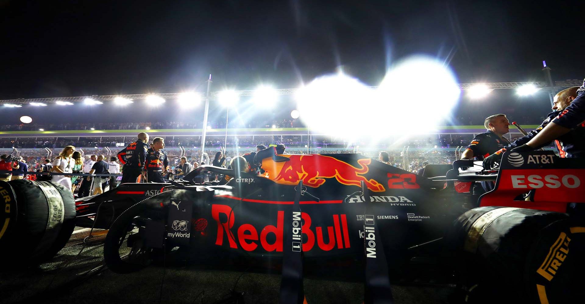 SINGAPORE, SINGAPORE - SEPTEMBER 22: The car of Alexander Albon of Thailand and Red Bull Racing is seen on the grid before the F1 Grand Prix of Singapore at Marina Bay Street Circuit on September 22, 2019 in Singapore. (Photo by Mark Thompson/Getty Images) // Getty Images / Red Bull Content Pool  // AP-21NAHFTVW2111 // Usage for editorial use only //