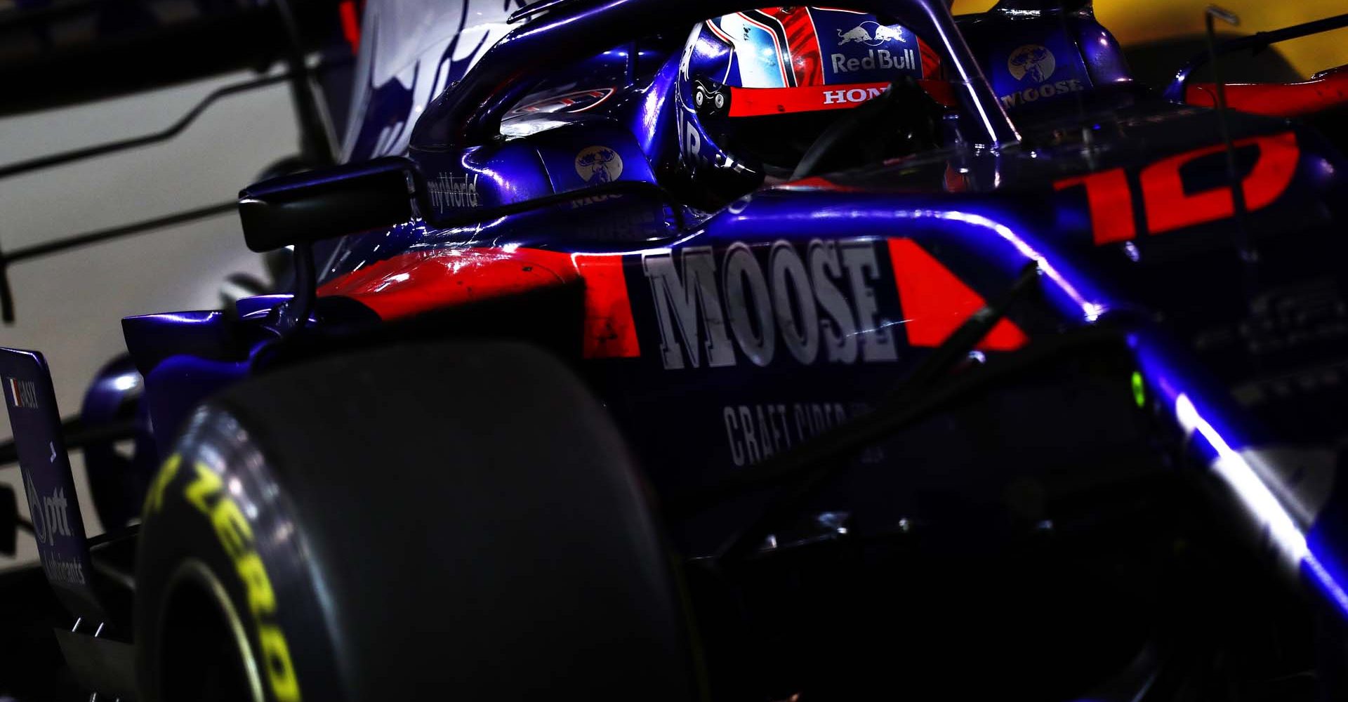 SINGAPORE, SINGAPORE - SEPTEMBER 22: Pierre Gasly of France driving the (10) Scuderia Toro Rosso STR14 Honda on track during the F1 Grand Prix of Singapore at Marina Bay Street Circuit on September 22, 2019 in Singapore. (Photo by Mark Thompson/Getty Images) // Getty Images / Red Bull Content Pool  // AP-21NB6JPWN2111 // Usage for editorial use only //