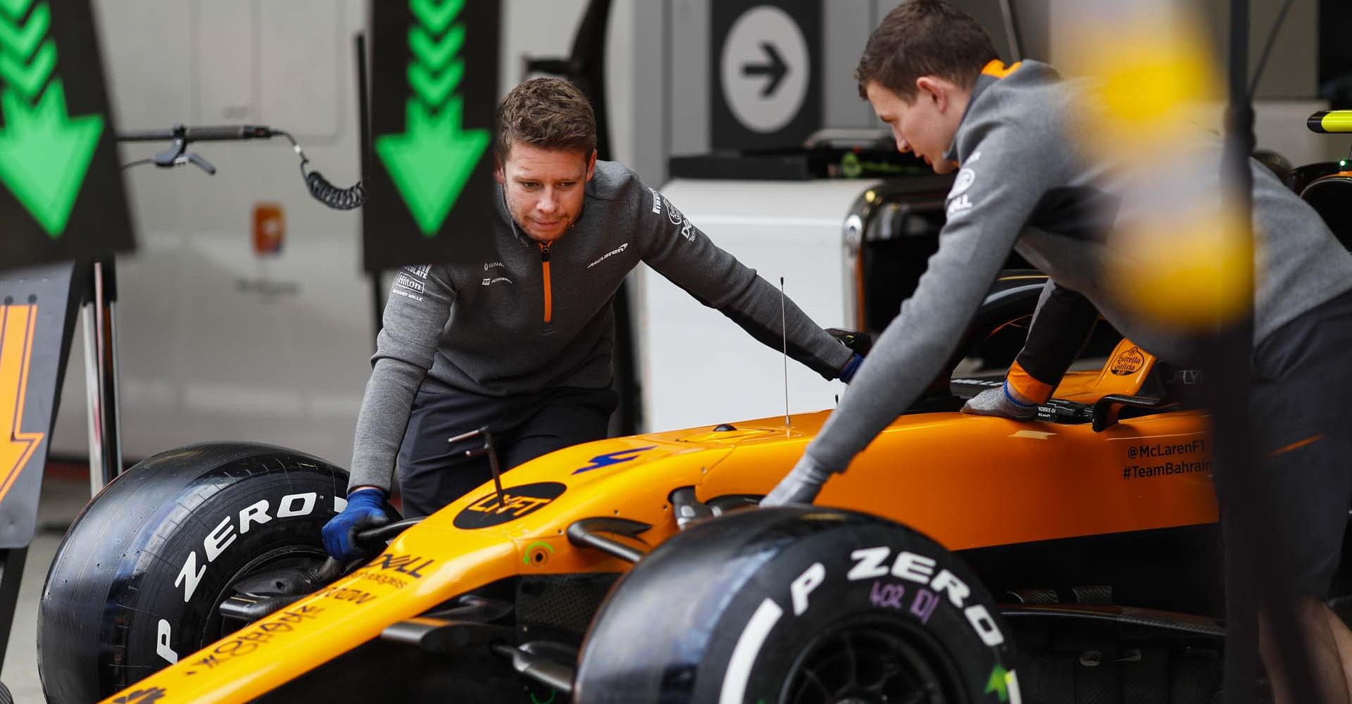 SOCHI AUTODROM, RUSSIAN FEDERATION - SEPTEMBER 26: McLaren mechanics push the Lando Norris McLaren MCL34 during the Russian GP at Sochi Autodrom on September 26, 2019 in Sochi Autodrom, Russian Federation. (Photo by Zak Mauger / LAT Images)